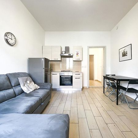 Along The Canal Smart Flat Naviglio - 4 People Corsico Luaran gambar