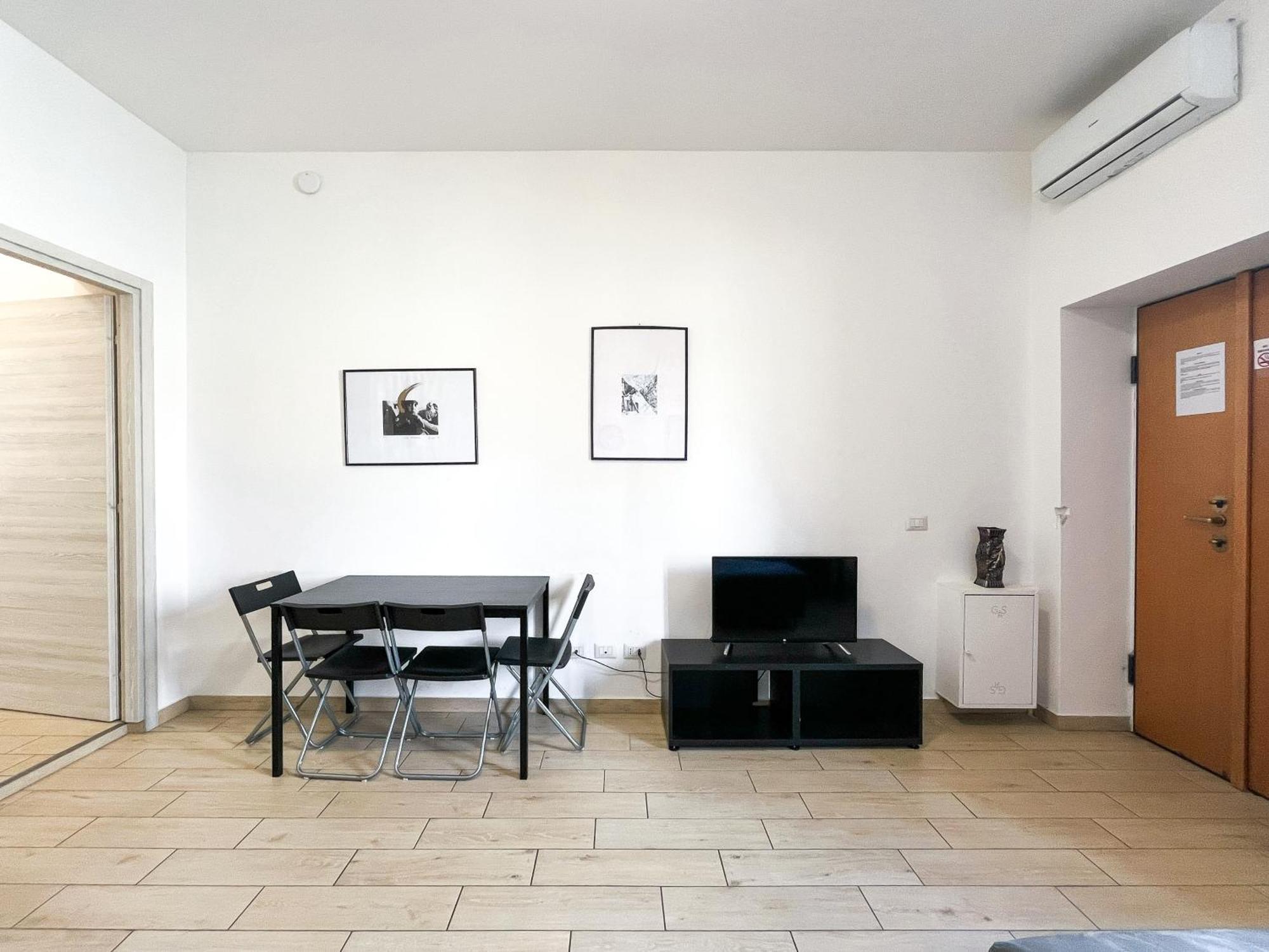 Along The Canal Smart Flat Naviglio - 4 People Corsico Luaran gambar